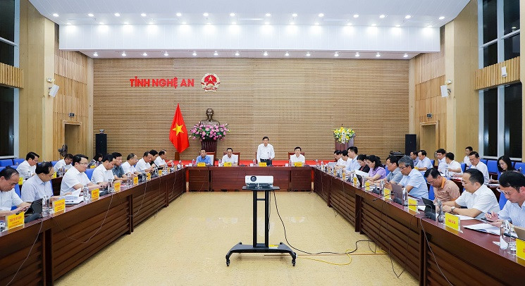 Ủy ban nhân dân tỉnh Nghệ An họp phiên tháng 8/2024 công bố tình hình kinh tế-xã hội 8 tháng đầu năm 2024 của tỉnh; trong đó có thu ngân sách 8 tháng đầu năm 2024.