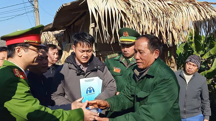 Thăm hỏi, hỗ trợ bước đầu cho các gia đình nạn nhân.