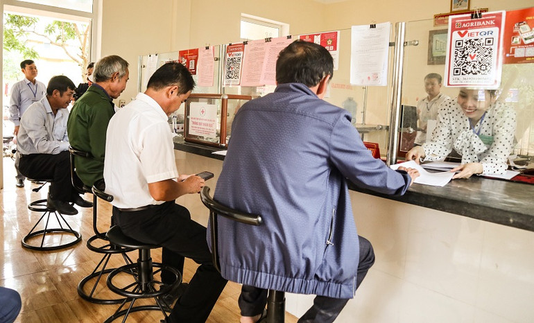 Bộ phận một cửa xã Hoa Sơn, huyện Anh Sơn, giúp người dân giải quyết các hồ sơ, thủ tục liên quan một cách thuận lợi và nhanh chóng. (Ảnh: THANH PHÚC)