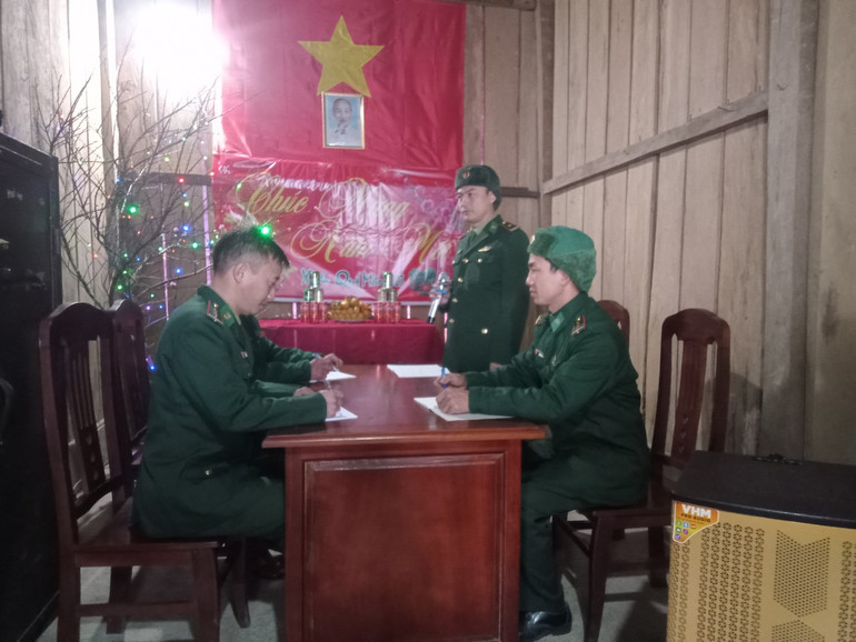 Chuẩn bị triển khai phương án tuần tra cột mốc, đường biên. Chuẩn bị triển khai phương án tuần tra cột mốc, đường biên.