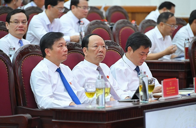 Các đại biểu tập trung xem xét, thông qua 26 dự thảo nghị quyết về nhiệm vụ phát triển kinh tế-xã hội 6 tháng cuối năm 2024 và các cơ chế, chính sách liên quan.