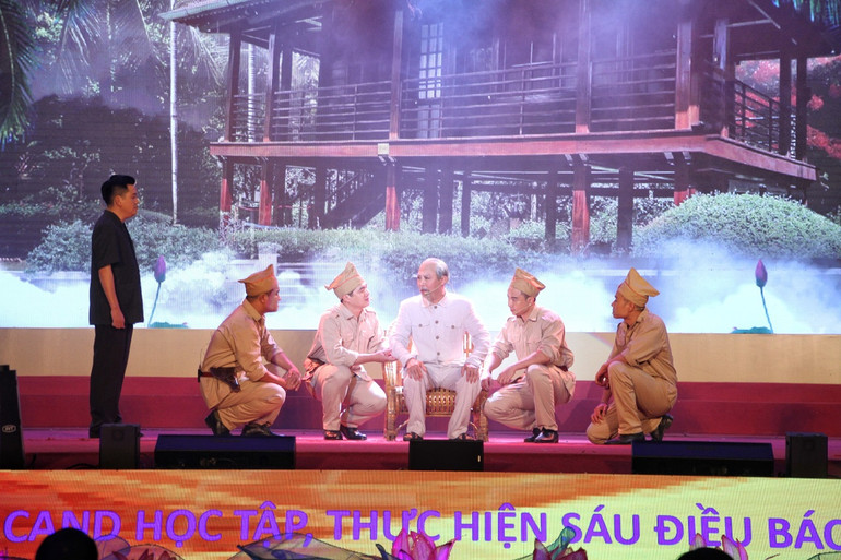 Một tiết mục của Đoàn nghệ thuật quần chúng Công an tỉnh Nghệ An.