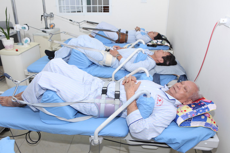 Bệnh viện đang chuyển hướng chuyên sâu các diện bệnh đặc thù, phát huy lợi thế y học cổ truyền và y học cổ truyền kết hợp y học hiện đại. Bệnh viện đang chuyển hướng chuyên sâu các diện bệnh đặc thù, phát huy lợi thế y học cổ truyền và y học cổ truyền kết hợp y học hiện đại.