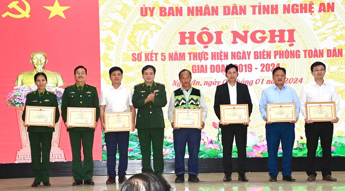 Bộ Tư lệnh Bộ đội Biên phòng đã trao thưởng cho các tập thể và cá nhân.