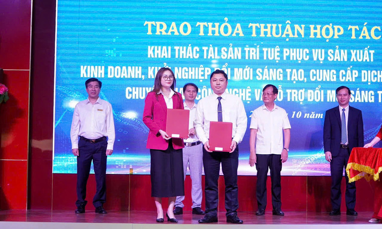 Lãnh đạo Sở Khoa học và Công nghệ tỉnh Nghệ An, Mạng lưới Vietnam Innovatino hub ký hợp tác khai thác trí tuệ phục vụ sản xuất kinh doanh, khởi nghiệp đổi mới sáng tạo.