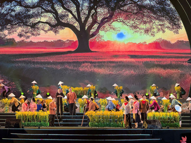 Chương trình nghệ thuật là sự kết tinh trí tuệ, tâm hồn, khí chất con người Nghệ Tĩnh qua di sản văn hóa Dân ca Ví, Giặm, làm nền tảng, chất liệu cho việc tạo dựng những giá trị văn hóa hiện đại.