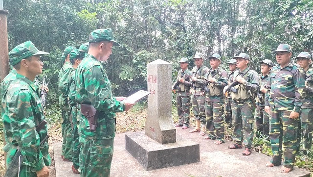 Trao đổi thông tin giữa hai bên.