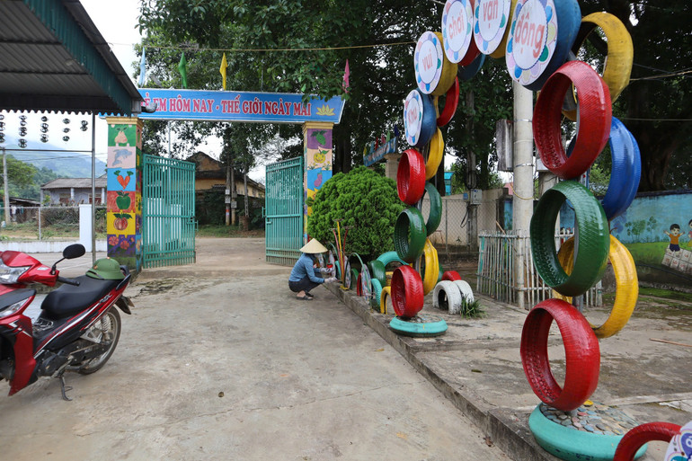 Các trường tổ chức tổng vệ sinh, chỉnh trang khuôn viên sẵn sàng cho ngày tựu trường.