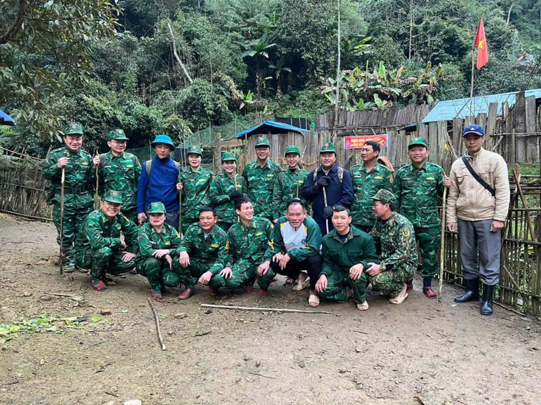 Hội Liên hiệp Phụ nữ tỉnh Nghệ An và Bộ Chỉ huy Bộ đội Biên phòng tỉnh Nghệ An lên thăm động viên cán bộ, chiến sĩ chốt 390 dịp Tết Nguyên đán Quý Mão 2023. Hội Liên hiệp Phụ nữ tỉnh Nghệ An và Bộ Chỉ huy Bộ đội Biên phòng tỉnh Nghệ An lên thăm động viên cán bộ, chiến sĩ chốt 390 dịp Tết Nguyên đán Quý Mão 2023.