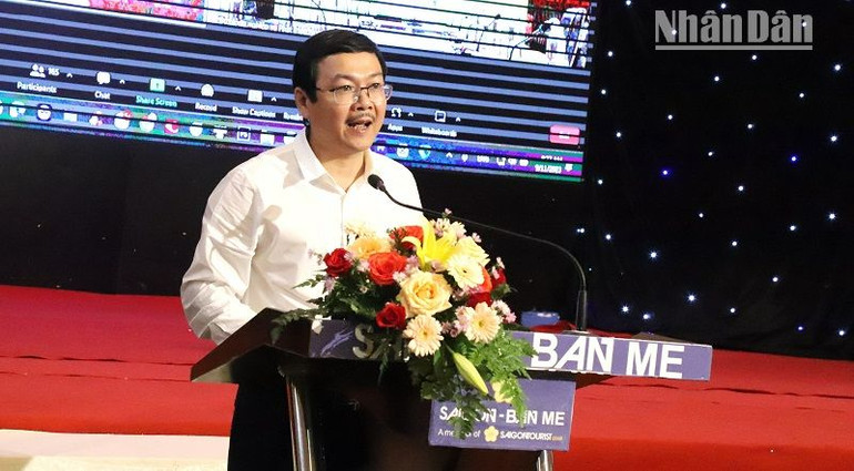 Ông Nguyễn Ngọc Thạch, Tổng Biên tập Báo Nông nghiệp Việt Nam phát biểu tại diễn đàn.