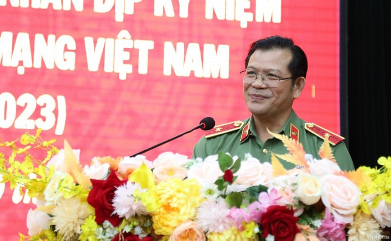 Thiếu tướng Lê Vinh Quy, Giám đốc Công an tỉnh Đắk Lắk phát biểu tại buổi gặp mặt các cơ quan thường trú, Văn phòng đại diện các cơ quan báo chí Trung ương và địa phương nhân kỷ niệm 98 năm Ngày Báo chí cách mạng Việt Nam (21/6/1925 - 21/6/2023),