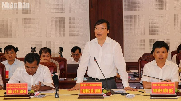 Chủ tịch Ủy ban nhân dân tỉnh Gia Lai Trương Hải Long phát biểu tại buổi làm việc.