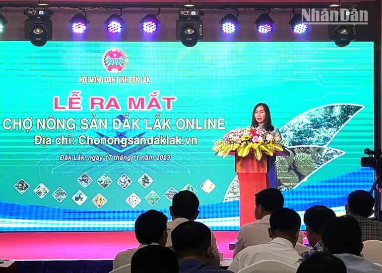 Chủ tịch Hội Nông dân tỉnh Đắk Lắk Lại Thị Loan phát biểu tại lễ ra mắt Chợ nông sản Đắk Lắk online.