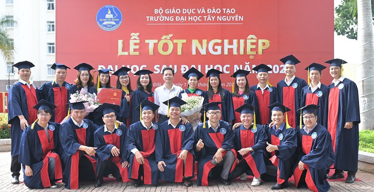 Các học viên tốt nghiệp sau đại học năm 2023 của Trường đại học tây Nguyên. (Ảnh: Đại Đậu)