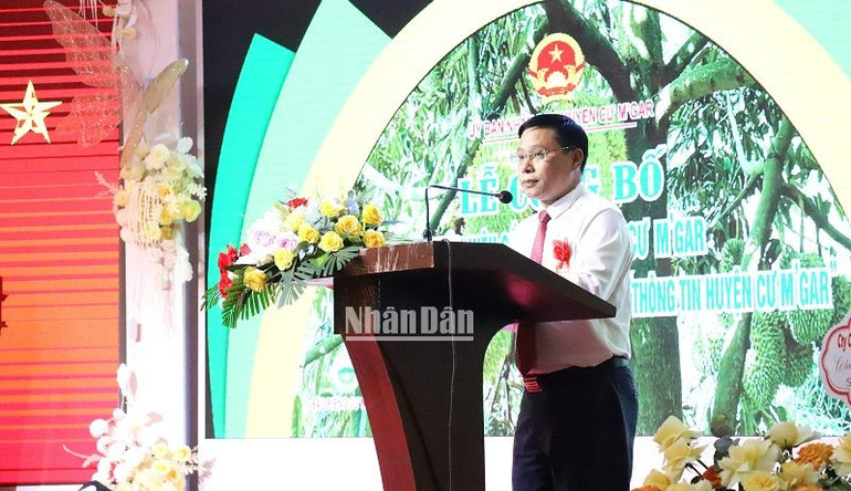 Chủ tịch Ủy ban nhân dân huyện Cư M'gar Vũ Hồng Nhật phát biểu tại buổi lễ.