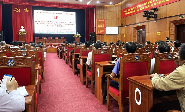 Quang cảnh lễ phát động.