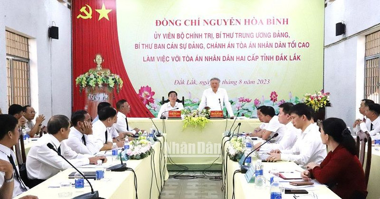 Quang cảnh buổi làm việc.