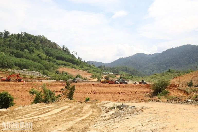 Các đơn vị đang thi công đang đẩy nhanh tiến độ thi công các hạng mục của Dự án hồ Krông Pách Thượng. Các đơn vị đang thi công đang đẩy nhanh tiến độ thi công các hạng mục của Dự án hồ Krông Pách Thượng.