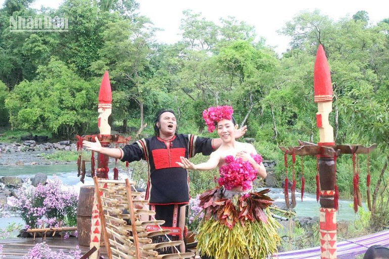 Chương trình chương thể hiện tình yêu quê hương, đất nước, tình yêu đôi lứa và khát vọng vươn lên của đồng bào các dân tộc tỉnh Đắk Lắk.