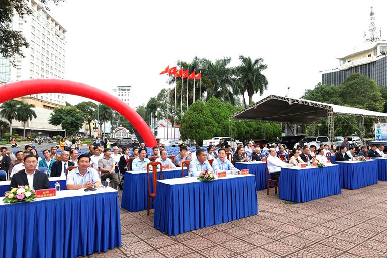 Các đại biểu dự lễ phát động hưởng ứng Tháng cao điểm “Vì người nghèo” năm 2023 tỉnh Đắk Lắk.