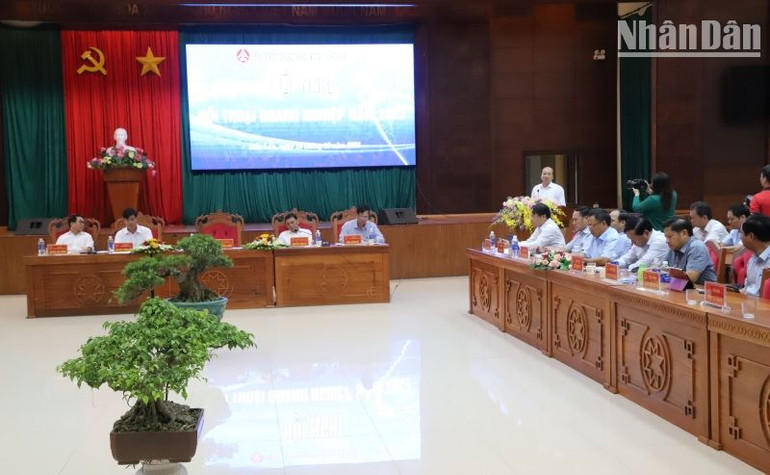 Chủ tịch Ủy ban nhân dân tỉnh Đắk Lắk Phạm Ngọc Nghị phát biểu kết luận hội nghị đối thoại với doanh nghiệp năm 2023.