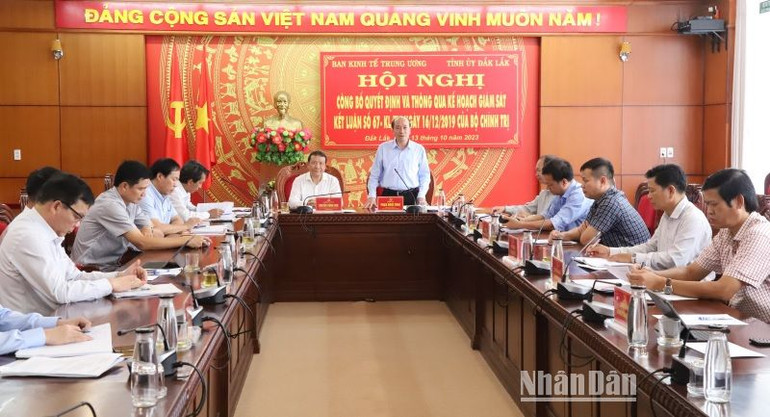 Chủ tịch Ủy ban nhân dân tỉnh Đắk Lắk Phạm Ngọc Nghị phát biểu tại hội nghị.