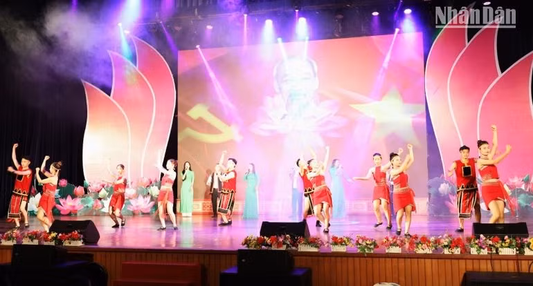 Văn nghệ chào mừng hội thi.