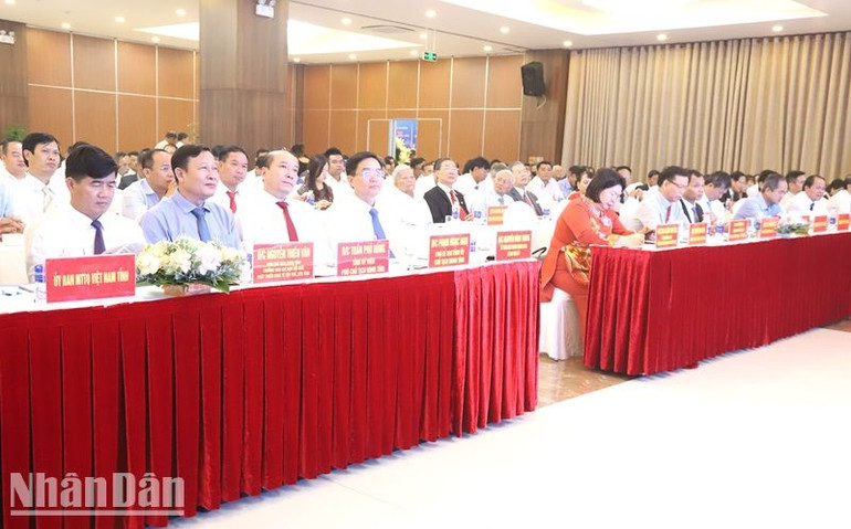 Các đại biểu dự lễ kỷ niệm.