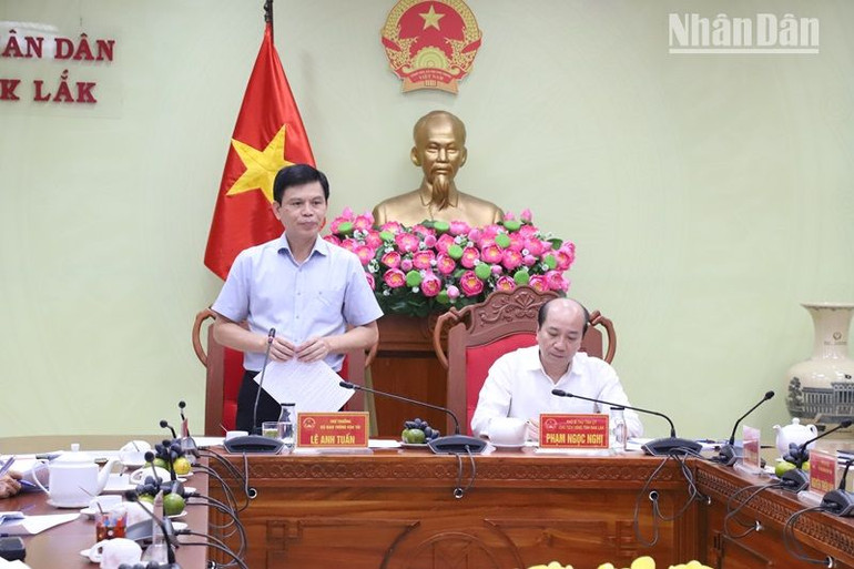 Thứ trưởng Giao thông vận tải Lê Anh Tuấn phát biểu tại buổi làm việc.