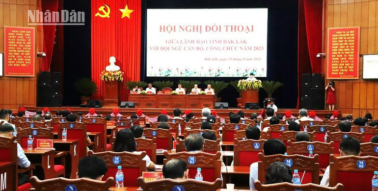 Quang cảnh buổi đối thoại. Quang cảnh buổi đối thoại.