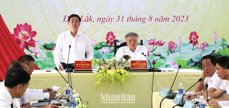 Bí thư Tỉnh ủy Đắk Lắk Nguyễn Đình Trung tham gia ý kiến tại buổi làm việc.