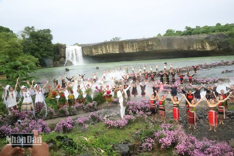 Chương trình thời trang nghệ thuật thổ cẩm các dân tộc tỉnh Đắk Lắk, góp phần bảo tồn, phát huy văn hóa truyền thống các dân tộc, quảng bá trang phục truyền thống và xây dựng, phát huy khối đại đoàn kết toàn dân tộc, thúc đẩy phát triển kinh tế-xã hội của địa phương.