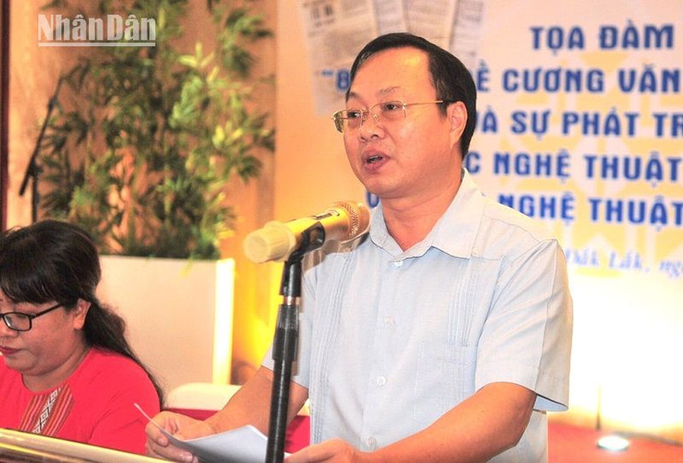 Phó trưởng Ban Thường trực Ban Tuyên giáo Tỉnh ủy Đắk Lắk Huỳnh Chiến Thắng phát biểu tại buổi tọa đàm. Phó trưởng Ban Thường trực Ban Tuyên giáo Tỉnh ủy Đắk Lắk Huỳnh Chiến Thắng phát biểu tại buổi tọa đàm.