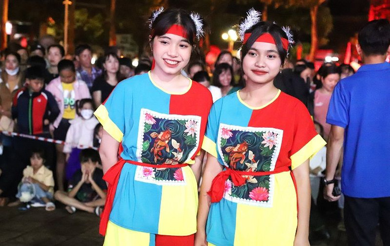 Các thanh niên tham gia biểu diễn tại Đêm hội Trăng rằm năm 2023 huyện Ea H’leo.