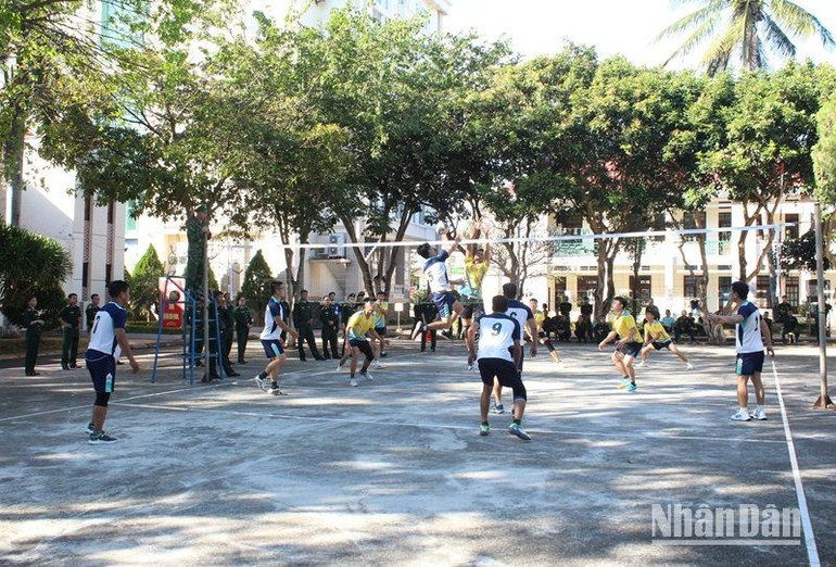 Các cụm thi đua số 1, số 2 và số 3 Bộ đội Biên phòng tỉnh Đắk Lắk tổ chức giải thi đấu bóng chuyền chào mừng kỷ niệm 79 năm Ngày thành lập Quân đội nhân dân Việt Nam (22/12/1944-22/12/2023), 34 năm Ngày hội Quốc phòng toàn dân (22/12/1989 - 22/12/2023).