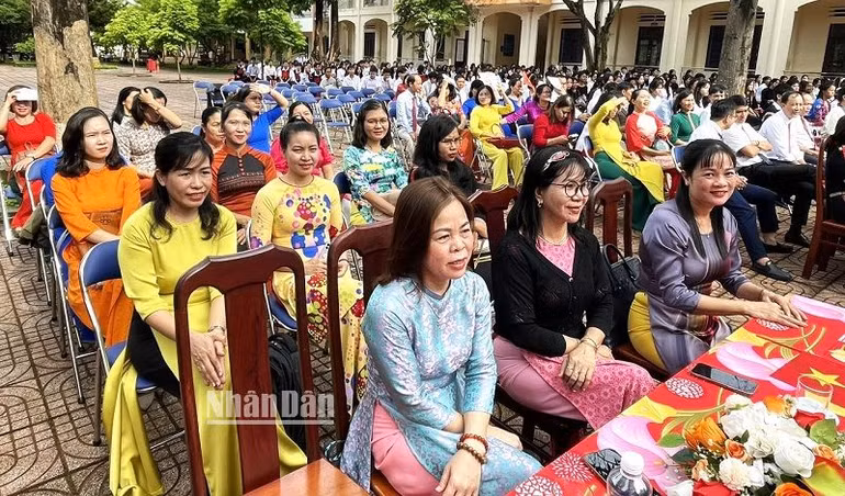 Các giáo viên của nhà trường trong lễ khai giảng năm học mới 2023-2024.