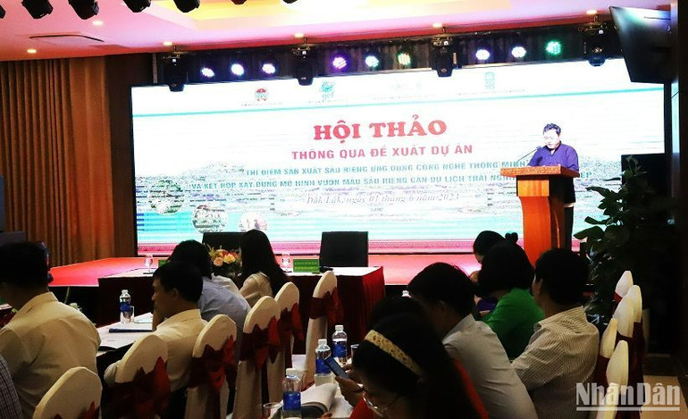 Các đại biểu góp ý cho dự án tại hội thảo.