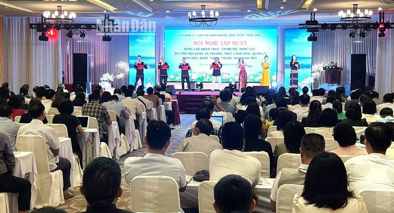 Văn nghệ chào mừng hội nghị tập huấn lý luận, phê bình văn học, nghệ thuật năm 2023 được tổ chức tại thành phố Buôn Ma Thuột.