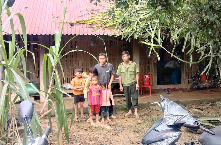 Gia đình nạn nhân bị tử vong Vàng Thị May ở thôn Ea Bar, xã Cư Pui.