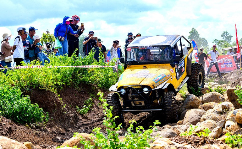 Đường đua với địa hình hết sức hiểm trở.