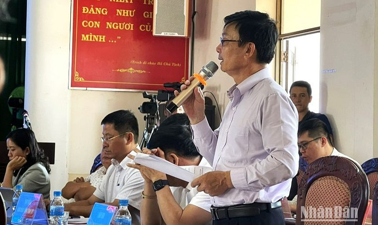 Lãnh đạo Công ty cổ phần Cà-phê Thắng Lợi giải đáp các kiến nghị của người nhận khoán.