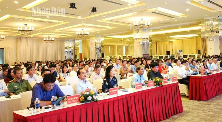 Các đại biểu dự khai mạc Hội nghị.