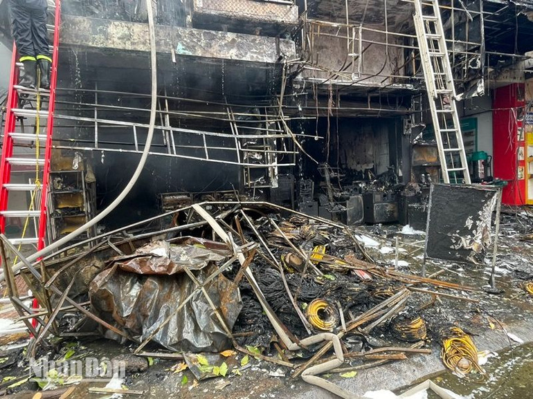 Đám cháy sau khi được dập tắt.