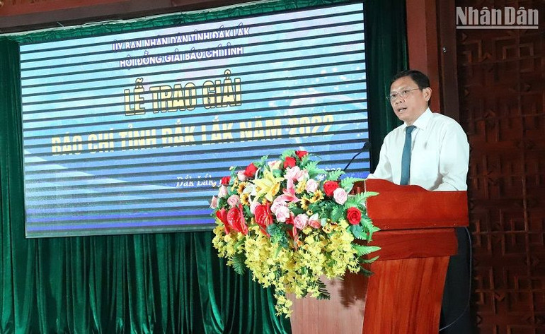 Đồng chí Nguyễn Tuấn Hà, Phó Chủ tịch Thường trực Ủy ban nhân dân tỉnh Đắk Lắk, Chủ tịch Hội đồng Giải báo chí tỉnh Đắk Lắk phát biểu tại Lễ trao Giải báo chí tỉnh Đắk Lắk năm 2022.