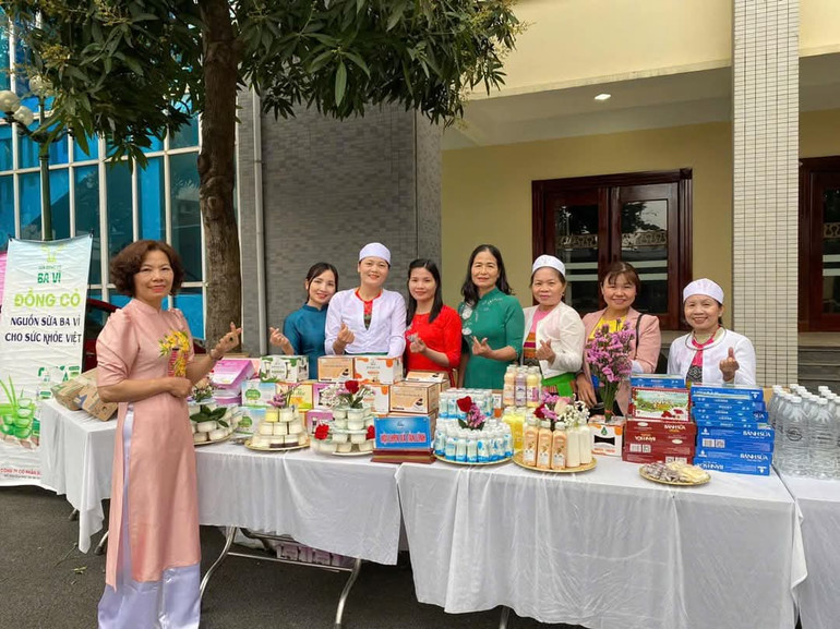 Các sản phẩm mới được tạo nên từ sự trân trọng đặc sản quê hương cùng ý chí vượt khó, thoát nghèo của người lao động, trong đó có đồng bào người dân tộc thiểu số ở địa phương. Các sản phẩm mới được tạo nên từ sự trân trọng đặc sản quê hương cùng ý chí vượt khó, thoát nghèo của người lao động, trong đó có đồng bào người dân tộc thiểu số ở địa phương.