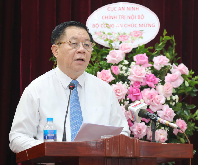 Đồng chí Nguyễn Trọng Nghĩa, Bí thư Trung ương Đảng, Trưởng Ban Tuyên giáo Trung ương phát biểu ý kiến tại sự kiện.