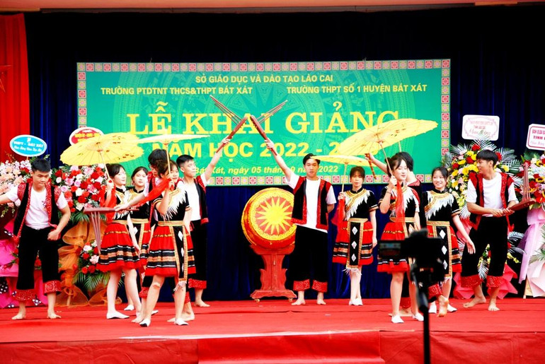 Chào mừng khai giảng năm học mới.