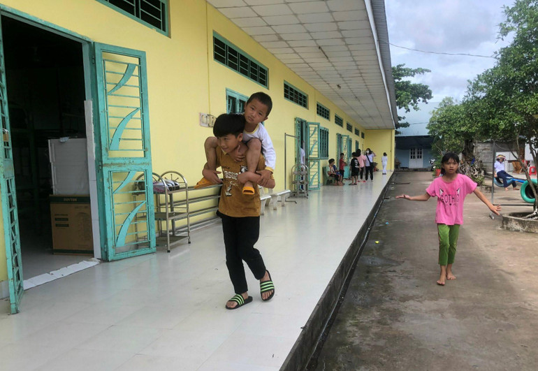 Khu nội trú cho các em cơ nhỡ do trường huy động các mạnh thường quân xây dựng.