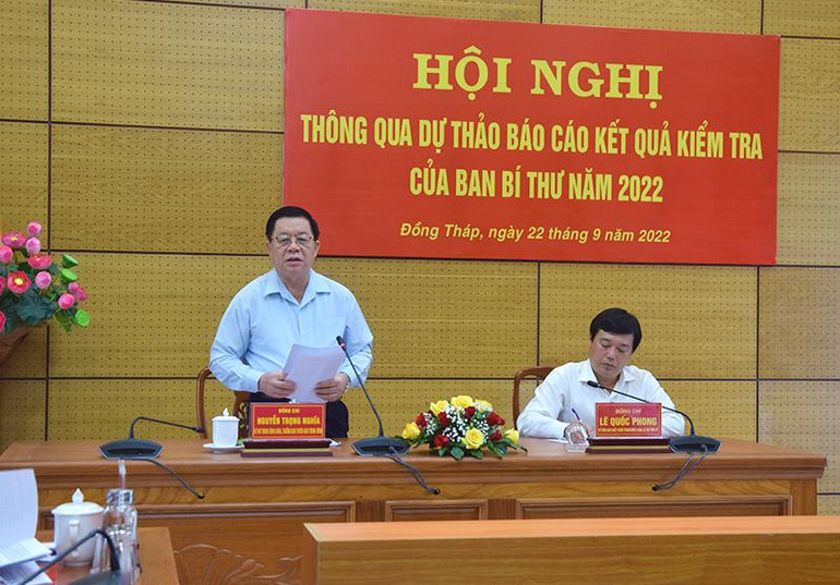 Đồng chí Nguyễn Trọng Nghĩa, Bí thư Trung ương Đảng, Trưởng Ban Tuyên giáo Trung ương phát biểu kết luận hội nghị. Đồng chí Nguyễn Trọng Nghĩa, Bí thư Trung ương Đảng, Trưởng Ban Tuyên giáo Trung ương phát biểu kết luận hội nghị.