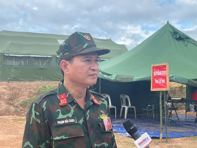 Đại tá Phạm Hải Châu, Phó Cục trưởng Cục cứu hộ-cứu nạn, Bộ Tổng Tham mưu, Bộ Quốc phòng Việt Nam trả lời phóng viên Báo Nhân Dân.